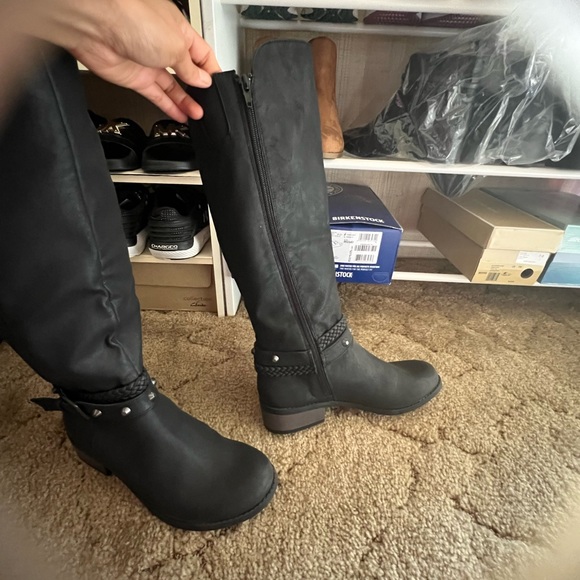 Womans boots - Picture 3 of 5